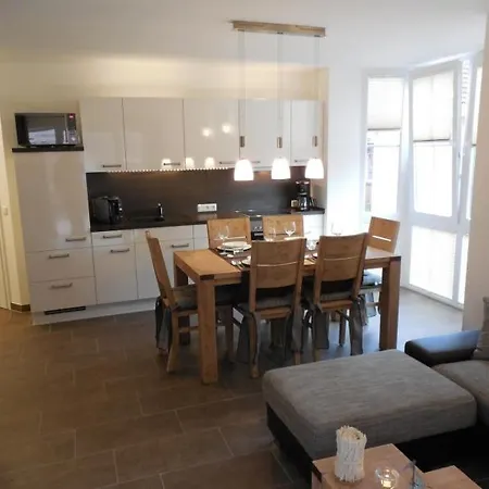 Too Huus Apartment *